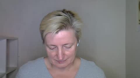 Snapshot of vea_motty chatting on 11.24.25 vea_motty online show from 11.24.25