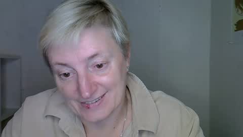 Snapshot of vea_motty chatting on 11.27.25 vea_motty online show from 11.27.25