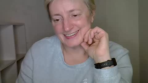 Snapshot of vea_motty chatting on 11.29.25 vea_motty online show from 11.29.25