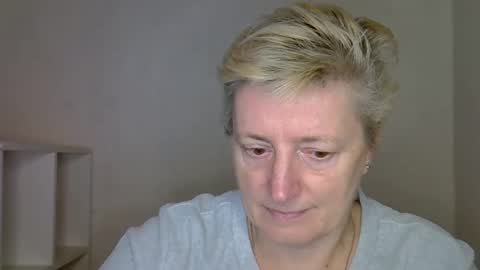 Snapshot of vea_motty chatting on 12.01.25 vea_motty online show from 12.01.25