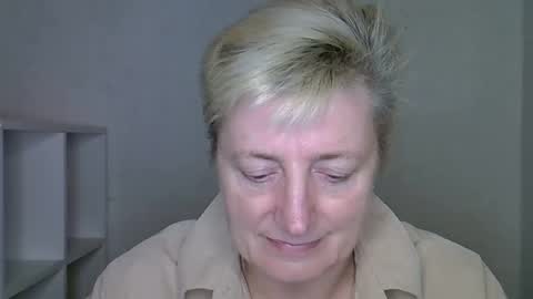 Snapshot of vea_motty chatting on 12.04.25 vea_motty online show from 12.04.25