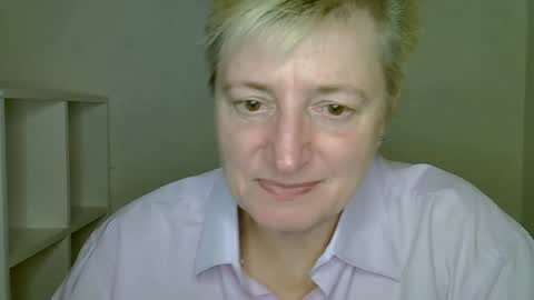 Snapshot of vea_motty chatting on 12.05.25 vea_motty online show from 12.05.25