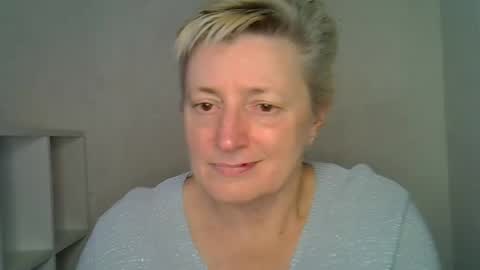 Snapshot of vea_motty chatting on 12.15.25 vea_motty online show from 12.15.25