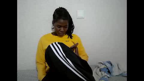 Snapshot of vee_gee chatting on 05.24.26 leeser online show from 05.24.26