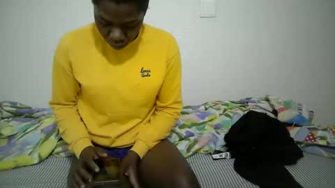 Snapshot of vee_gee chatting on 05.25.26 leeser online show from 05.25.26