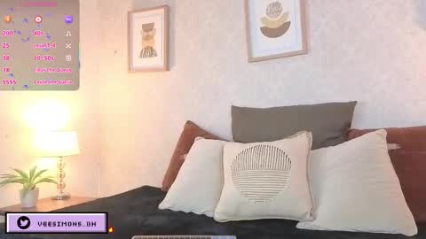 Vee Simons online show from 01.10.26