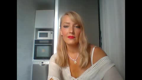 Veessa online show from 10.16.25