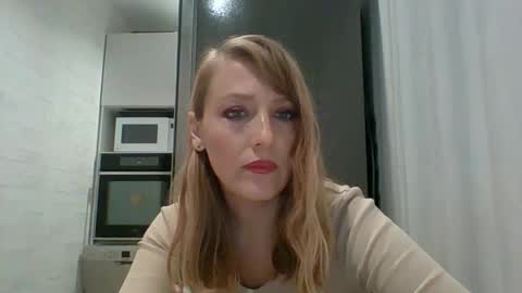 Snapshot of veessa chatting on 04.21.26 Veessa online show from 04.21.26