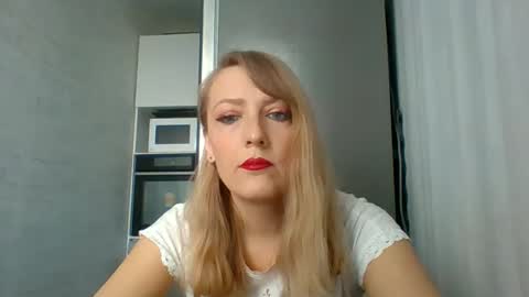 Snapshot of veessa chatting on 04.25.26 Veessa online show from 04.25.26