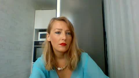 Snapshot of veessa chatting on 06.17.26 Veessa online show from 06.17.26