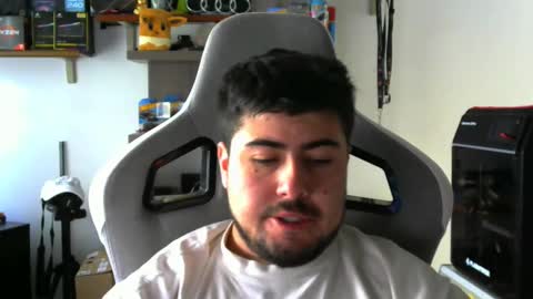 Snapshot of veils24 chatting on 11.07.25 Charles online show from 11.07.25