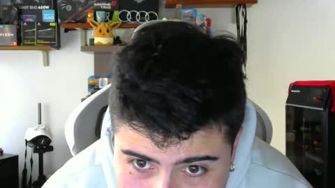 Snapshot of veils24 chatting on 12.04.25 Charles online show from 12.04.25