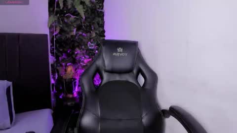 Isabella online show from 11.14.25