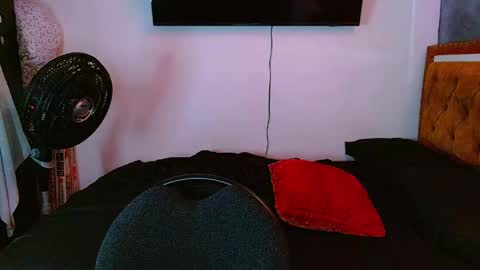 Snapshot of velk_hot1 chatting on 05.06.26 velk_hot1 online show from 05.06.26