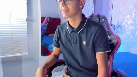 Snapshot of velkanxx chatting on 10.29.25 V E L K A N online show from 10.29.25