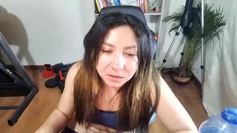Snapshot of vellarossa chatting on 12.19.24 Im VelaI will be Christmas and New Year with my family December 22 to January 13 I will miss you guys. online show from 12.19.24