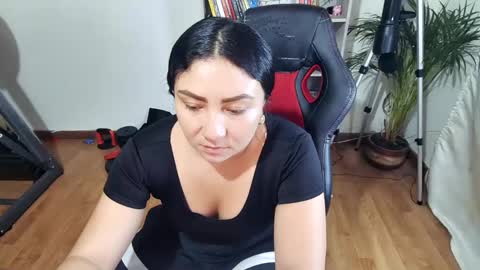 Snapshot of vellarossa chatting on 01.18.25 Im VelaI will be Christmas and New Year with my family December 22 to January 13 I will miss you guys. online show from 01.18.25