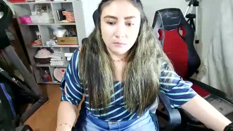 Snapshot of vellarossa chatting on 02.12.26 Im VelaI will be Christmas and New Year with my family December 22 to January 13 I will miss you guys. online show from 02.12.26