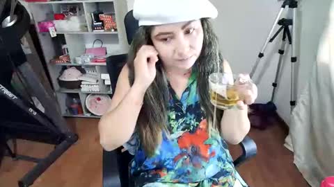 Snapshot of vellarossa chatting on 02.17.26 Im VelaI will be Christmas and New Year with my family December 22 to January 13 I will miss you guys. online show from 02.17.26