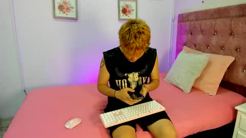 Snapshot of veluniliore chatting on 05.30.26 Veluni online show from 05.30.26
