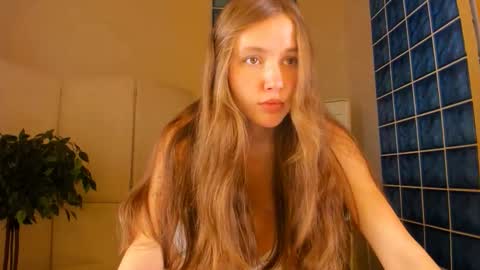 Snapshot of velvet_cherry chatting on 10.18.25 velvet_cherry online show from 10.18.25