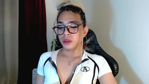 velvet_delux69 online show from 10.10.25