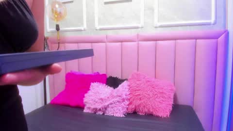 Snapshot of velvet_giirll chatting on 06.04.26 velvet_giirll online show from 06.04.26