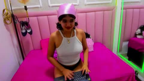 Snapshot of velvet_giirll chatting on 06.23.26 velvet_giirll online show from 06.23.26