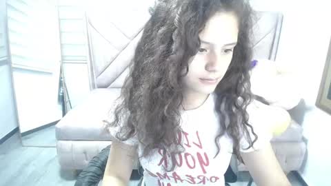 velvet_moon_v online show from 09.17.25