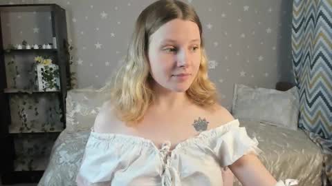 velvet_peach_ online show from 12.20.25