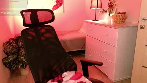 Snapshot of velvetbite chatting on 01.14.26 velvetbite online show from 01.14.26