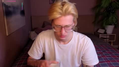 Snapshot of velvetbite chatting on 01.14.26 velvetbite online show from 01.14.26