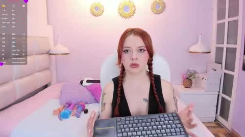 Snapshot of velvetxxvice chatting on 09.17.25 Yvonne online show from 09.17.25
