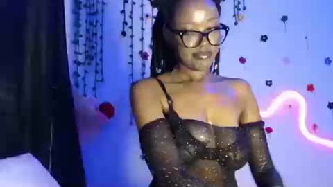 COCO XOXO online show from 10.07.25