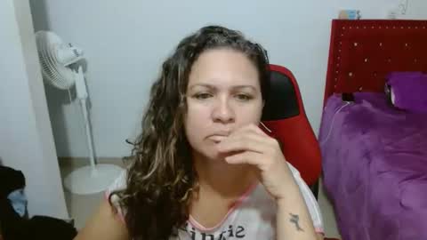 Snapshot of venecasexy44 chatting on 04.17.26 venecasexy44 online show from 04.17.26