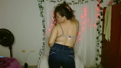 Snapshot of venecasexy44 chatting on 04.26.26 venecasexy44 online show from 04.26.26