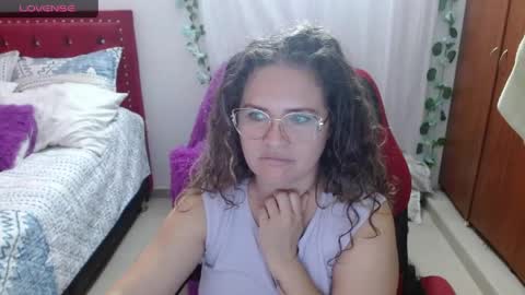 Snapshot of venecasexy44 chatting on 05.15.26 venecasexy44 online show from 05.15.26