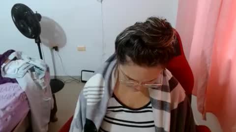 Snapshot of venecasexy44 chatting on 05.27.26 venecasexy44 online show from 05.27.26