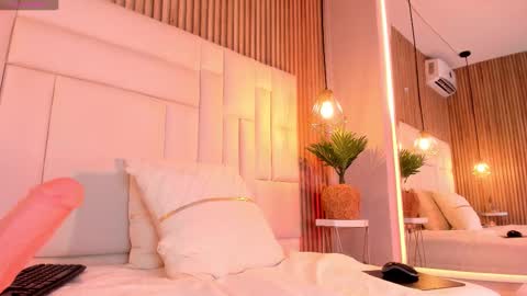 venez sofia  online show from 11.21.25