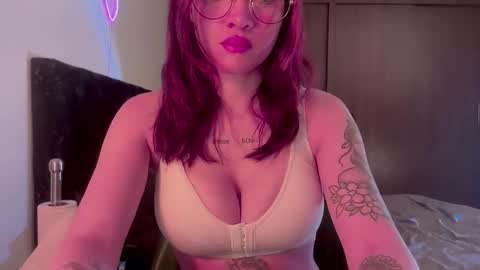 Lanna   online show from 11.04.25