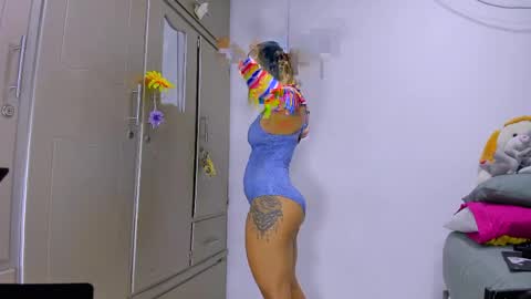 vennuss01 online show from 04.04.26