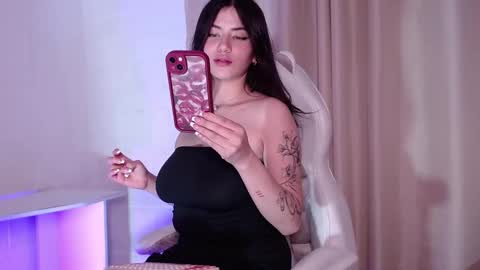 Snapshot of venus_art11 chatting on 01.05.25 venus_art11 online show from 01.05.25