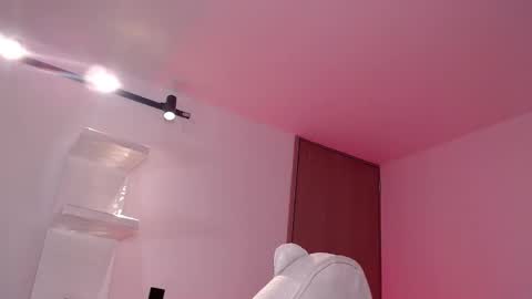 Snapshot of venus_art11 chatting on 02.15.25 venus_art11 online show from 02.15.25