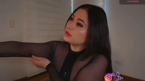 Snapshot of venus_leroy chatting on 10.26.25 Venus online show from 10.26.25