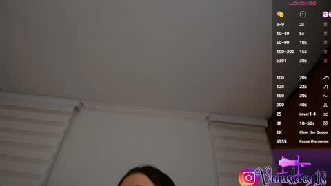 Snapshot of venus_leroy chatting on 11.13.25 Venus online show from 11.13.25