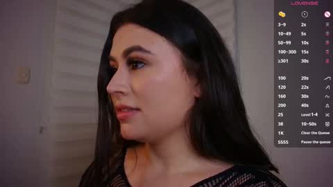 Snapshot of venus_leroy chatting on 11.18.25 Venus online show from 11.18.25