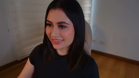 Snapshot of venus_leroy chatting on 11.23.25 Venus online show from 11.23.25