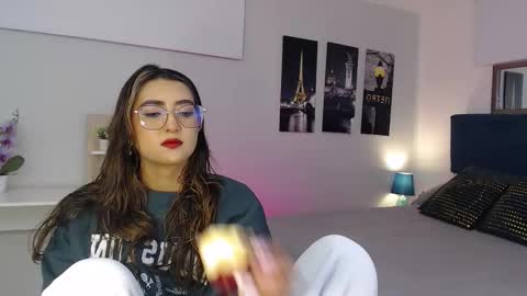 Mia online show from 10.08.25