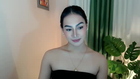 Venus Sunrise Bombshell online show from 10.04.25