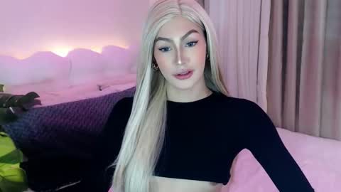 Snapshot of venus_sunrise07xx chatting on 04.28.26 Venus Sunrise Bombshell online show from 04.28.26